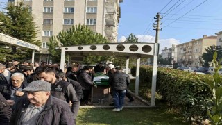 Yarım saat arayla kalp krizi geçirerek hayatını kaybeden çift, toprağa verildi