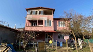 Yatak odasında yangın çıktı: 2 kişi dumandan etkilendi