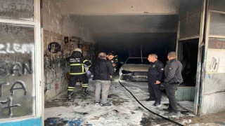 Yemeğe giden ustanın açık unuttuğu elektrikli soba yangına sebep oldu