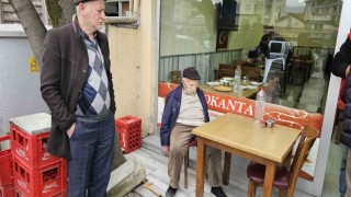 Yemek yerken kalp krizi geçirdi, ekiplerin müdahalesiyle hayata döndürüldü
