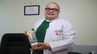 Yılın Yenilikçi Cerrahi Bilimler Doktoru ödülü İzmire