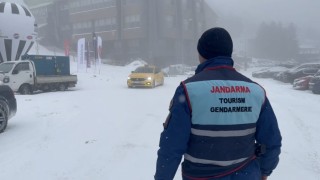 Yoğun kar alan Uludağda kayak pistleri doldu taştı