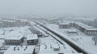 Yoğun kar yağışı esnafı vurdu
