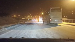 Yoğun kar yağışı nedeniyle Sivasta ulaşımda aksamalar yaşanıyor