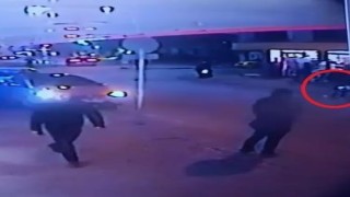 Yola kaçan topunu almak isteyen çocuğa araç çarptı.... O anlar kamerada