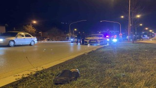 Yolun karşısına geçmeye çalışan yaşlı adam otomobilin çarpması sonucu öldü