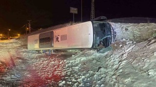 Yozgatta yolcu otobüsü devrildi: 5 yaralı
