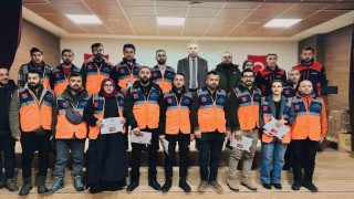 Yüksekovada AFAD gönüllülerine kimlikler verildi