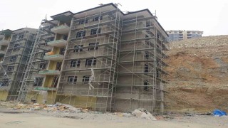 Yüksekten düşen işçi ağır yaralandı
