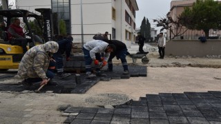 Yunusemre Belediyesinden bozulan yollara hızlı müdahale