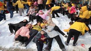 Yüreğirli çocuklara kar sürprizi