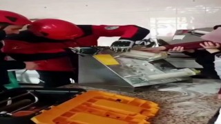 Yurtta öğrencilere lahmacun yaparken parmağını hamur makinasına kaptırdı
