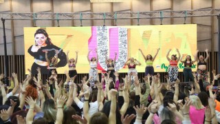Zumba tutkunları Merkezefendide buluştu