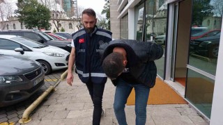 12 suç kaydı bulunan şahıs para çalarken önce kameraya, sonra polise yakalandı