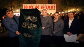 1472 yılında yaptırılan tarihi caminin mimber örtüsü değiştirildi
