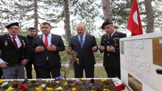 18 Martta şehitler kabirleri başında anıldı