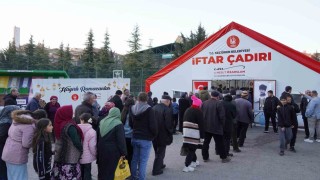 200 bin kişi Keçiörende iftar yaptı