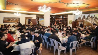 200 öğrenci başkanlık makamında sahur yaptı