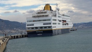 2025 yılının ilk ‘kruvaziyer gemisi Alanya İskelesine demirledi