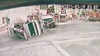 3 aracın karıştığı kaza anı kamerada