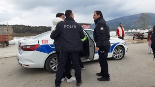 3 kişinin yaralandığı kaza sonrası ortalık karıştı: Sürücü gözaltına alındı