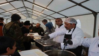 350 kişiye iftar yemeği veriliyor