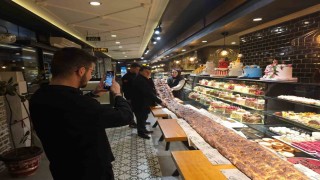 4 metre 2 santim uzunluğundaki pide görenleri şaşırttı