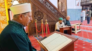 455 yıllık tarihi camide asırlık mukabele geleneği sürüyor