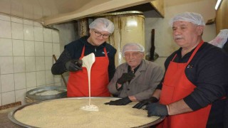 75 yıllık helvacının el emeği iftar sofralarının vazgeçilmezi oldu