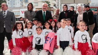 Adana Valisi Köşger, Aile Destek Merkezini Ziyaret Etti