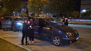 Adanada polis kenti adeta ablukaya aldı, 106 suçlu yakalandı