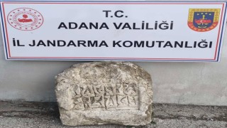 Adanada tarihi eser operasyonu: Yazılı kesme taş ve objeler ele geçirildi