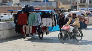 Adana'da tarihi Taşköprü seyyara kaldı