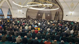 Adıyamanda binlerce kişi bayram namazı için saf tuttu
