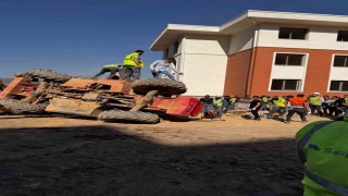 Adıyamanda iş makinesi devrildi: 1 yaralı