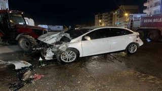 Adıyamanda kamyonet ile otomobil çarpıştı: 4 yaralı