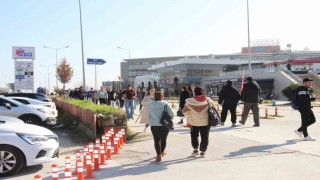 ADÜde ücretli geçiş kararındaki adaletsizliğe öğrencilerden tepki