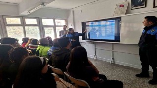 Afyonkarahisarda emniyet ekipleri gençleri bilgilendiriyor