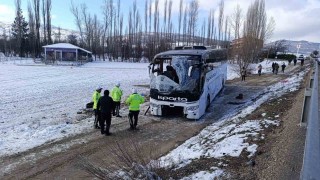 Afyon’da yolcu otobüsü devrildi: 1 ölü, 25 yaralı