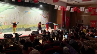 Ağrı Ramazan Şenliklerinde Çocuk Tiyatrosu Sahnelendi