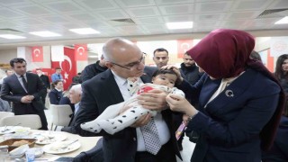 Ağrı Valisi Koç, şehit yakınları ve gazilerle iftarda buluştu