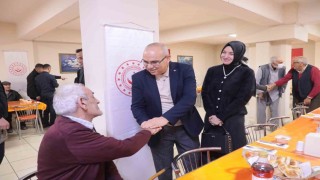 Ağrı Valisi Mustafa Koç, huzurevi sakinleriyle iftarda buluştu