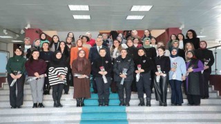 Ağrı Valisi Mustafa Koç ve eşi Neslihan Gül Koçtan kadın personellere 8 Mart ziyareti
