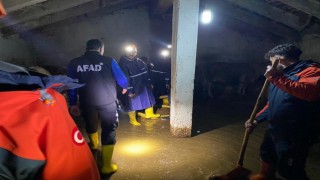 Ağrıda kar erimesi sonucu evler ve ahırlar su altında kaldı