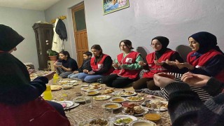 Ağrıda Kızılay gönüllülerinden yetim ve ihtiyaç sahibi ailelerle iftar buluşması