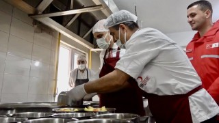 Ağrıda Ramazanda 3 bin 200 kişiye sıcak yemek ulaştırılıyor