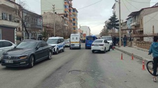 Aile içi kavga ihbarına giden polisler saldırıya uğradı
