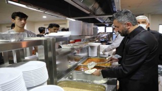 AK Parti Ağrı İl Başkanı İlhami Yıldız, öğrencilerle iftar sofrasında buluştu