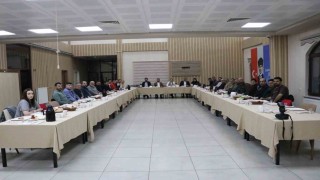 AK Parti Ağrı Milletvekili Ruken Kilerci ve İl Başkanı İlhami Yıldız, sahurda basın mensuplarıyla bir araya geldi