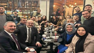 AK Partili Varank ve Gül, gençlerle Espressolabda buluştu